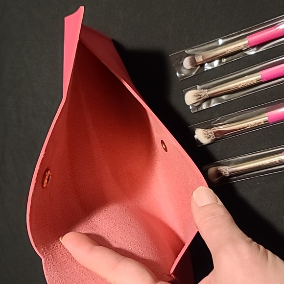 Laruce Kayla 4 eye makeup brush set in pink - Picture 5 of 6